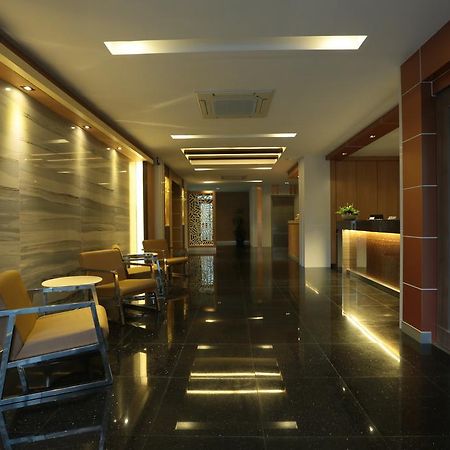 V Hotel Ubon Ratchathani Esterno foto
