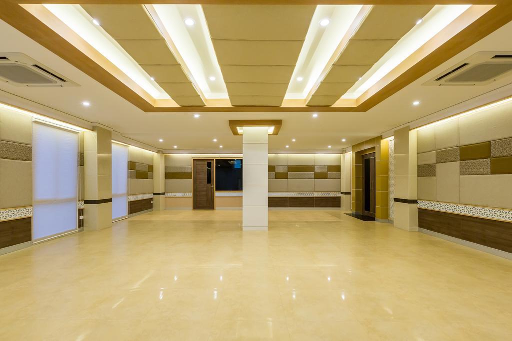 V Hotel Ubon Ratchathani Esterno foto