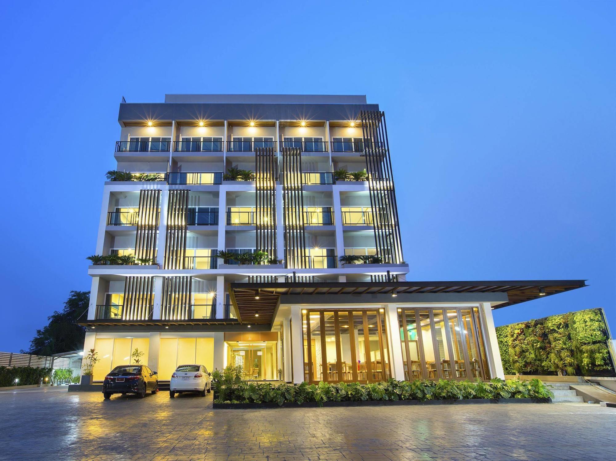 V Hotel Ubon Ratchathani Esterno foto