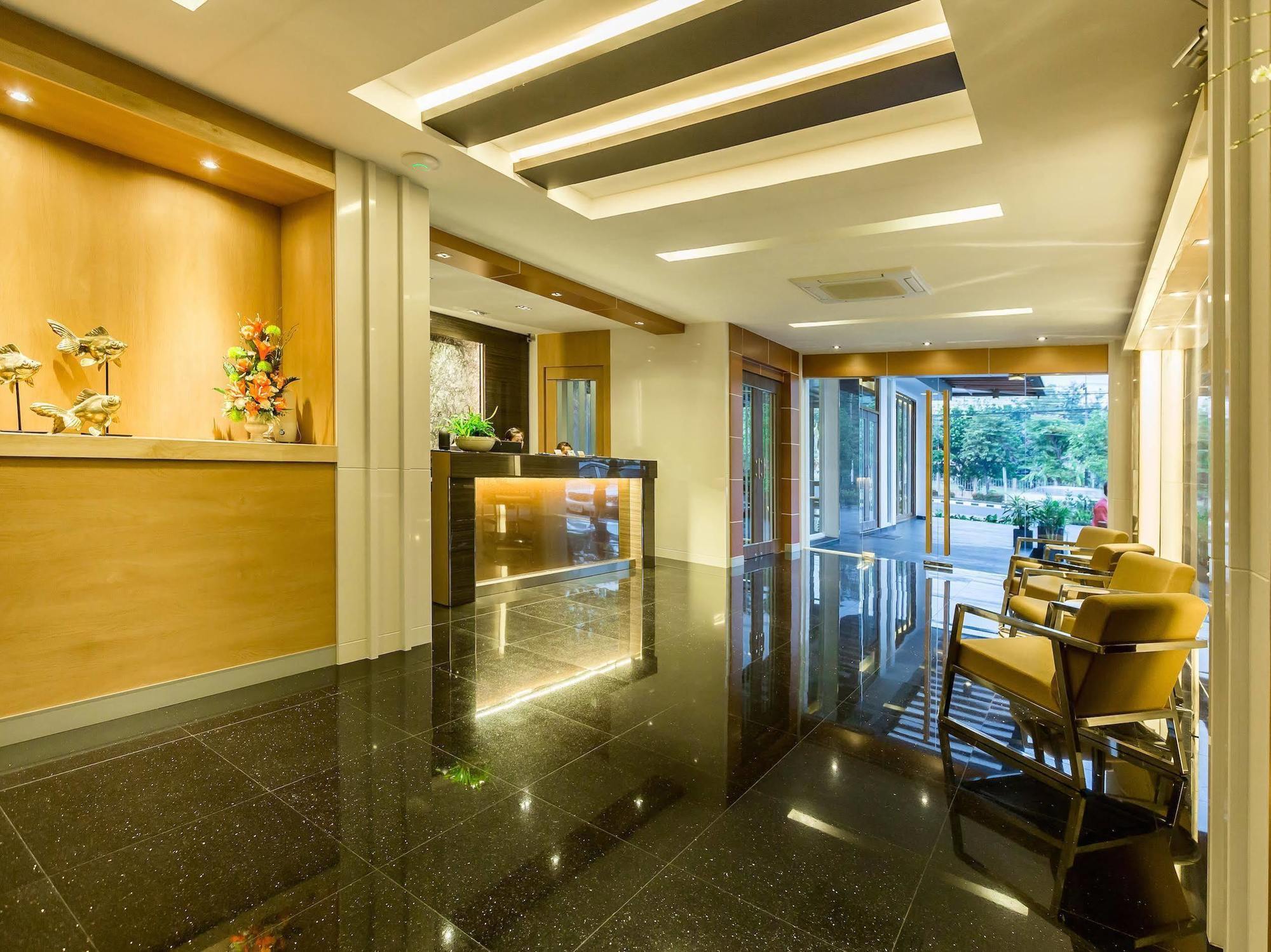 V Hotel Ubon Ratchathani Esterno foto