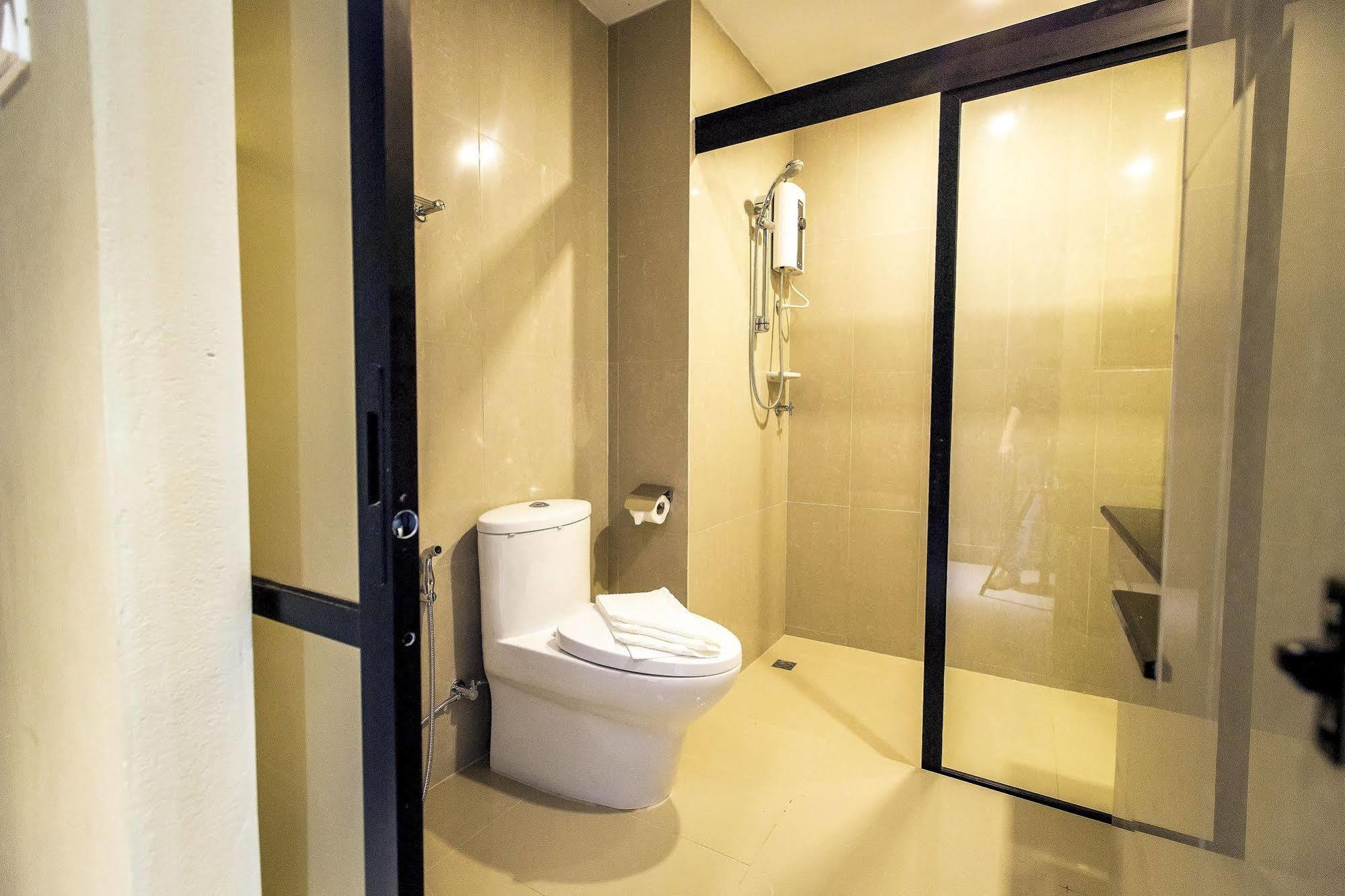 V Hotel Ubon Ratchathani Esterno foto