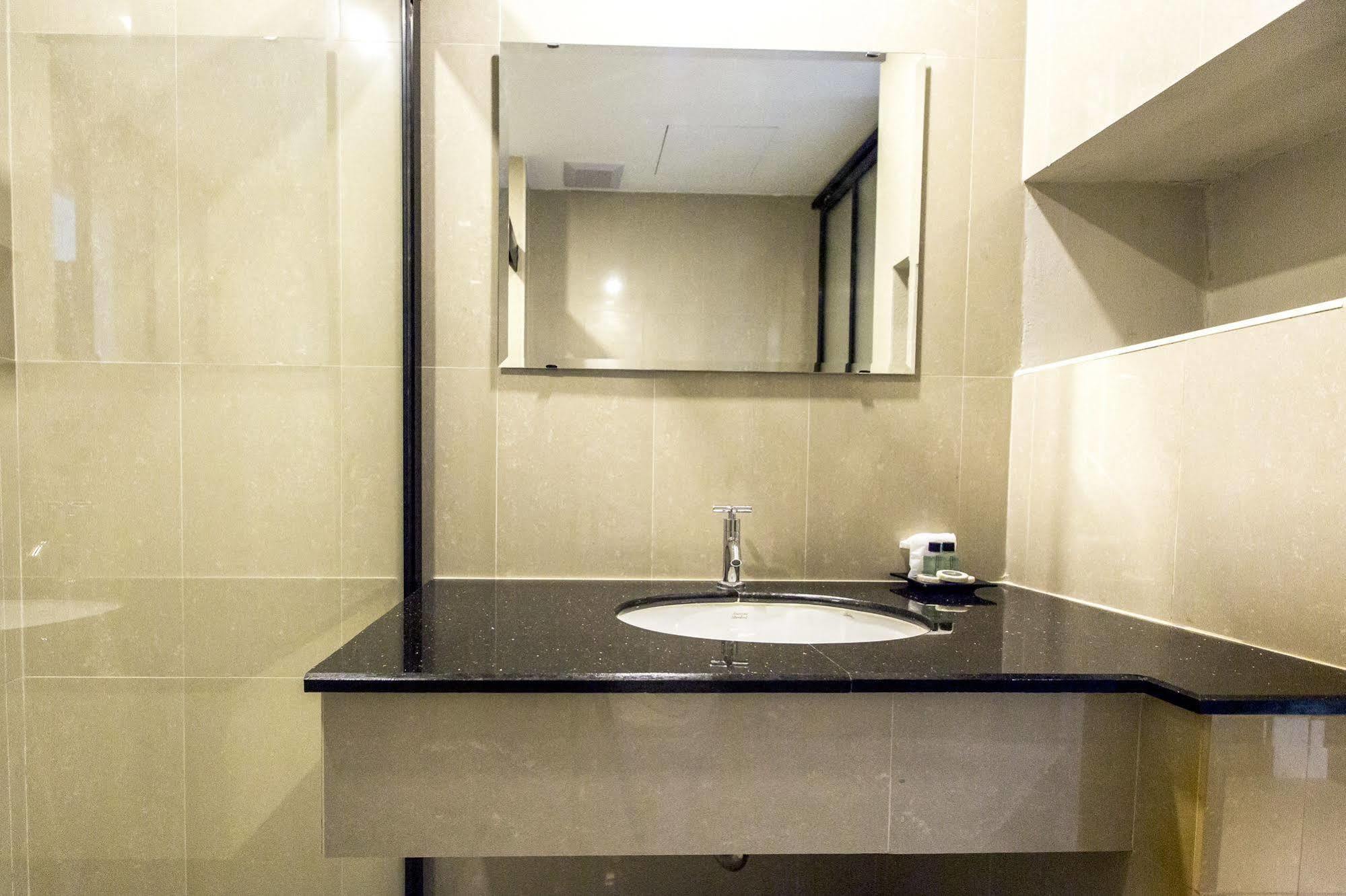 V Hotel Ubon Ratchathani Esterno foto