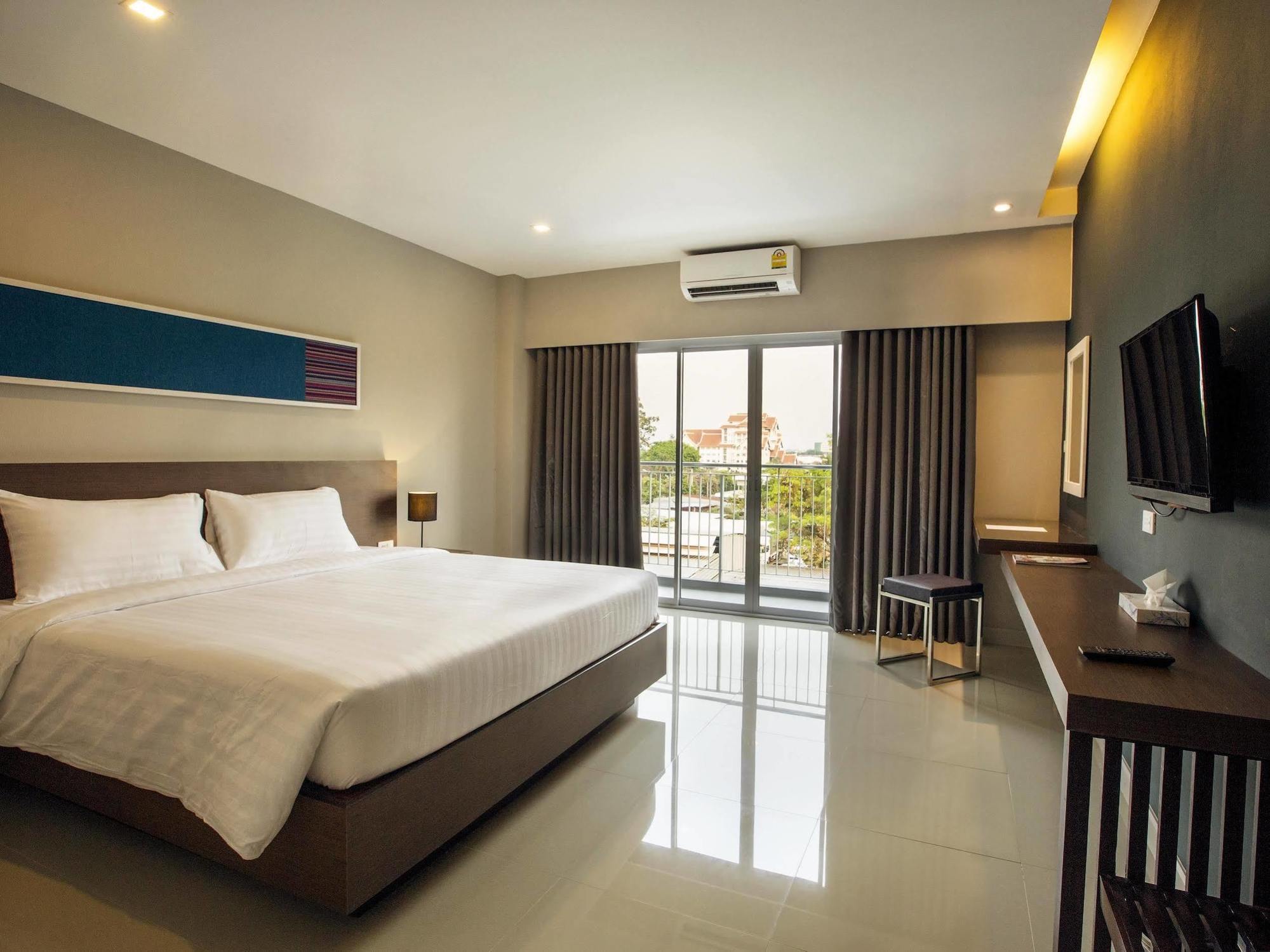 V Hotel Ubon Ratchathani Esterno foto
