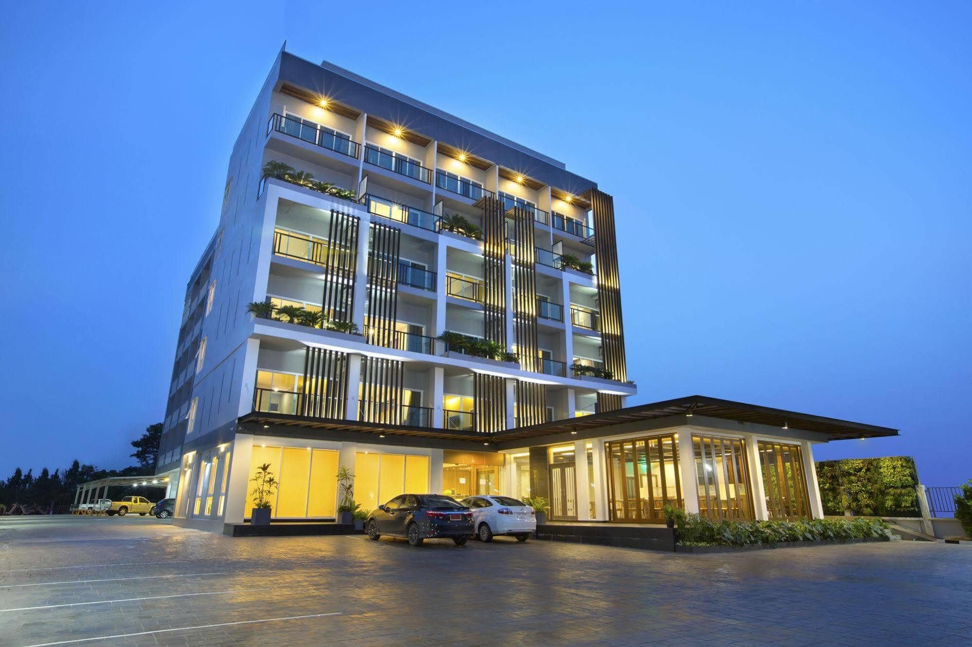 V Hotel Ubon Ratchathani Esterno foto