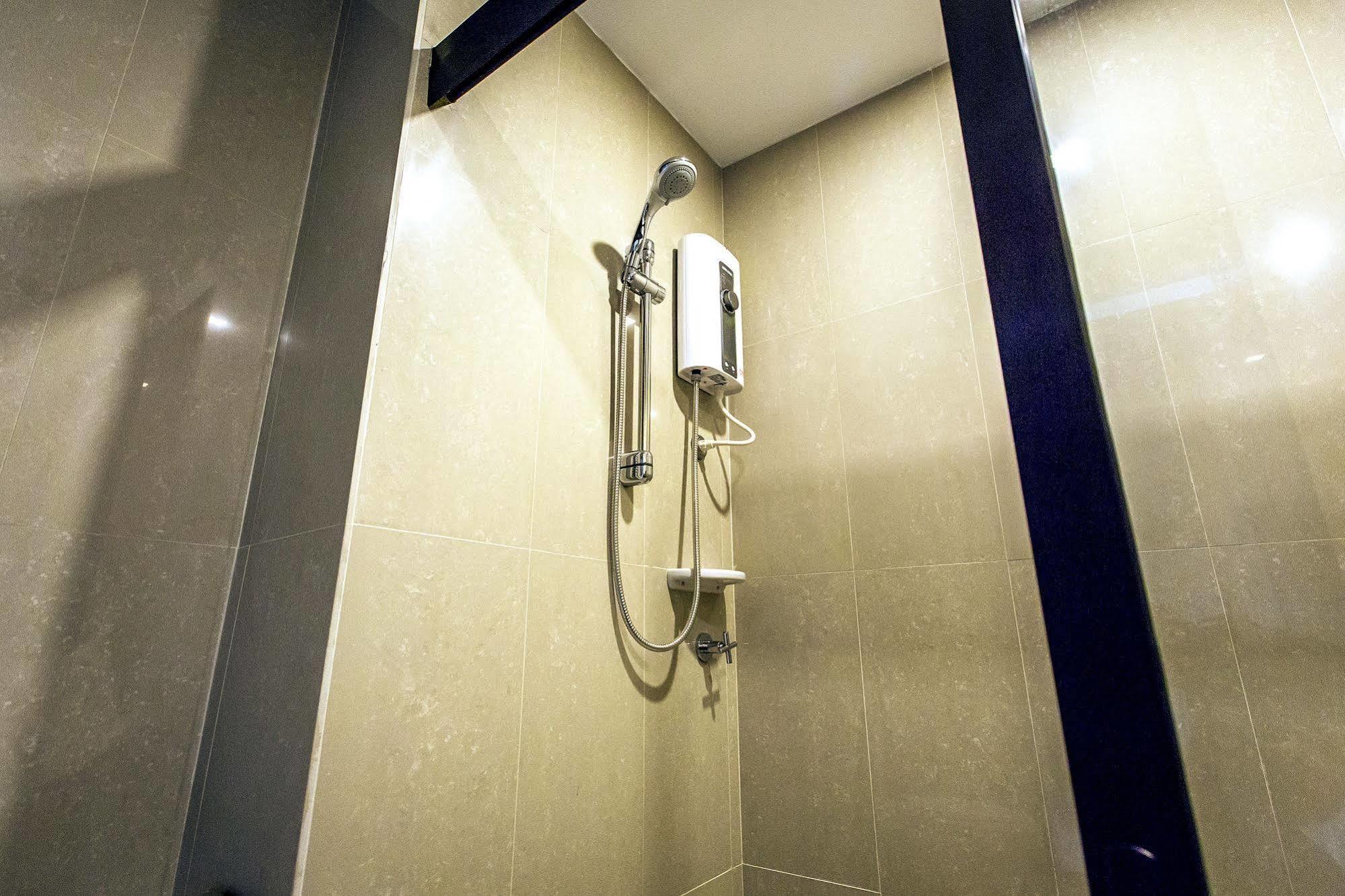 V Hotel Ubon Ratchathani Esterno foto