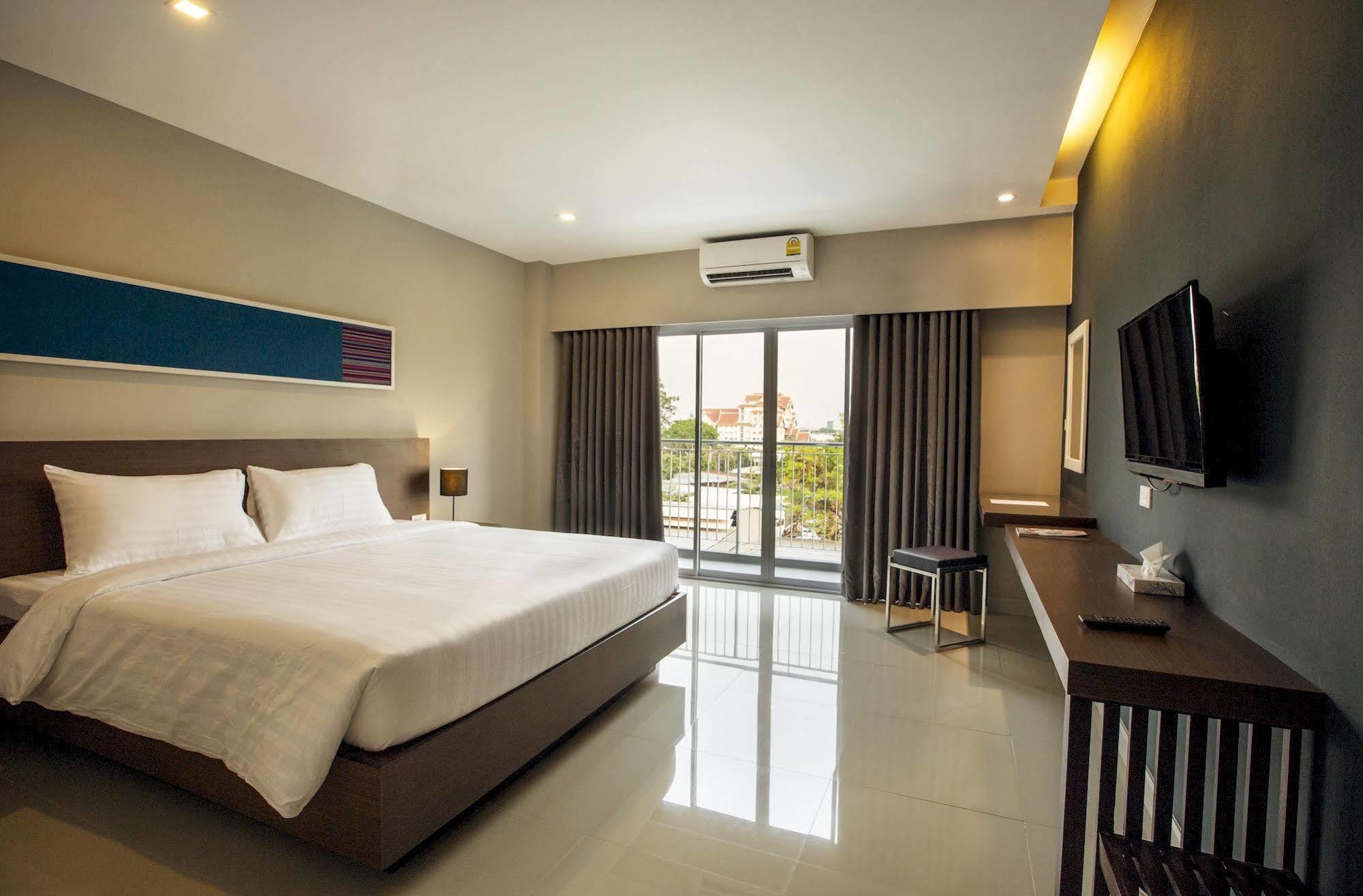 V Hotel Ubon Ratchathani Esterno foto